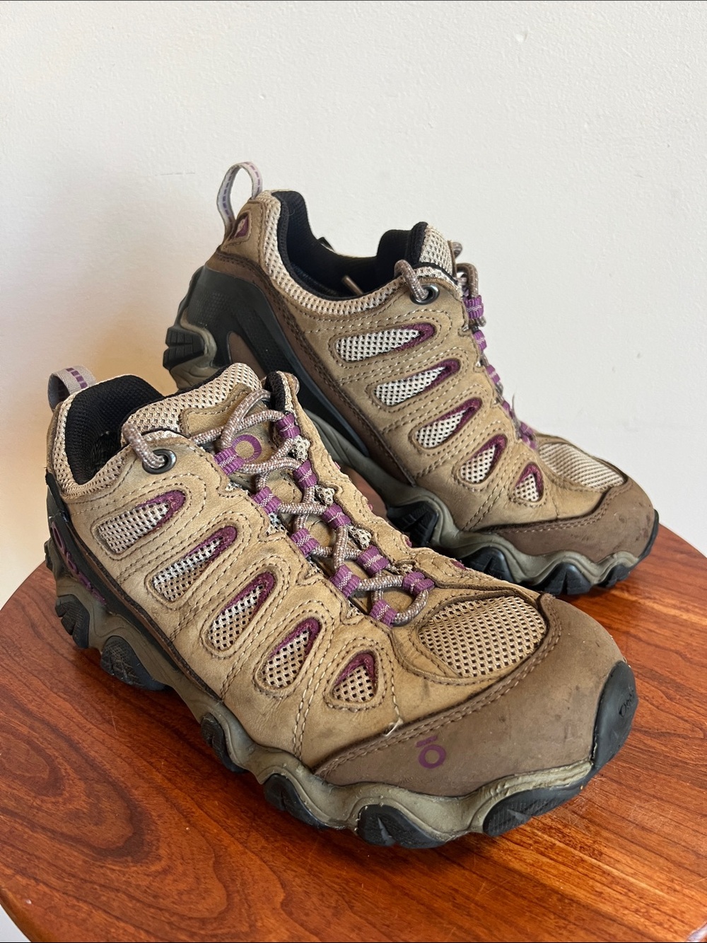 Oboz Women’s Athletic Trail Shoes in Tan and Purple size 7